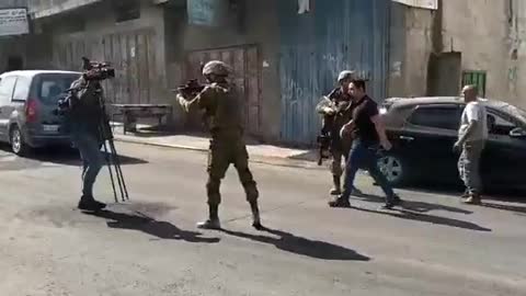 Israeli occupation forces attack journalists in Hebron, West Bank