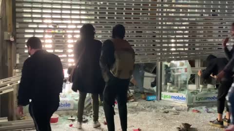 New York City Protestors Looting Electronics Store