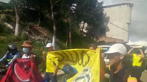 Manifestantes de Lebrija hacia el peaje 5M