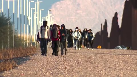 Thousands Of Illegals Casually Walking Into America, Unchecked