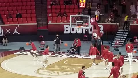 SOONERS WARMING UP DUNKS BEDLAM GAME