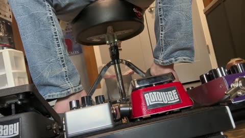 Rock Dojo: The MEGA Pedal Board Test 1 (EHX Mxr Dunlop TC Electronics)