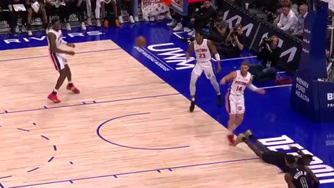 Dennis Schröder amazing basket for 31 points! Nets-Pistons