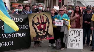 Javier Bardem protests outside Russian embassy