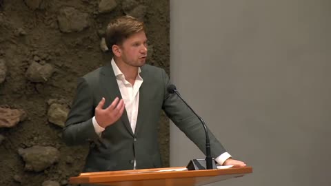 Gideon van Meijeren velt een vernietigend oordeel over de staat van onze ‘democratie’.