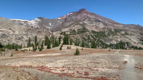 Central Oregon - Hiking the Heart of the Green Lakes "Alpine Campus"