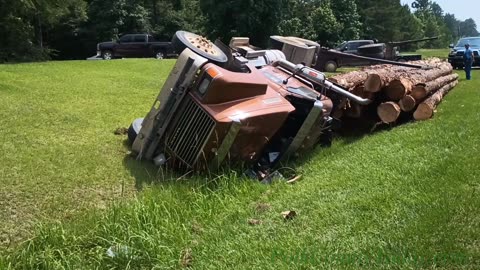 18 WHEELER TURNS OVER, LIVINGSTON TEXAS, 06/15/23...