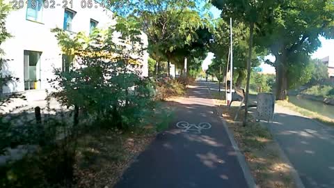 Camera Captures Crash Between Cyclists