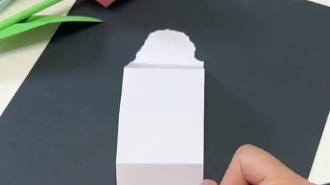 Make a paper worm. Easy craft 😃😎