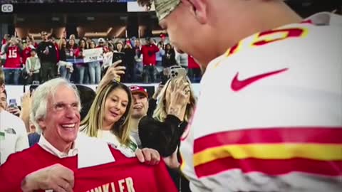 That's Henry "The Fonz"Winkler meeting KansasCity Chief's QB PatrickMahomes