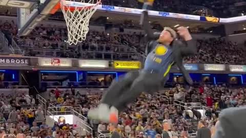 Professional Slamdunk from Pacers