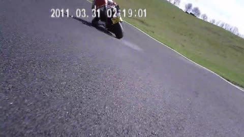 Lowside crash as Mansfield corner - Cadwell Park