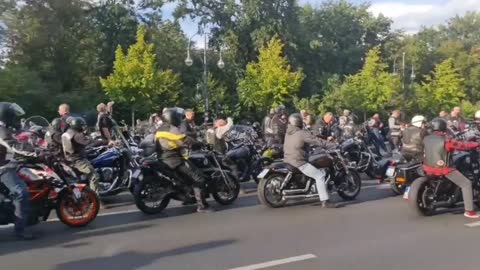 Berlin: biker convoy to protest government and energy policies (Sept. 10, 2022)