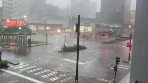 Hurricane Ida begins to make landfall in New Orleans