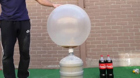 Experiment Giant Coca Cola Balloon VS Mentos9