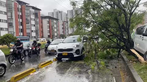 Choque entre bus de Metrolínea y un particular