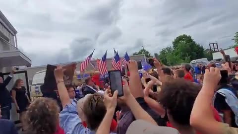 President Trump showed up at the grand opening of Trump Victory office in Manchester, NH 6-27-23