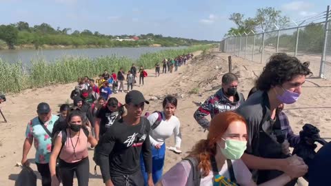 Huge Group Of Illegals Crossing Illegally Into Eagle Pass, TX