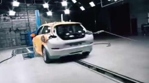 Peugeot Vs Volvo Brutal crash test