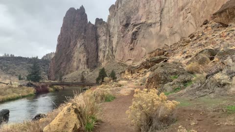 Central Oregon – Smith Rock State Park – Hiking to the Bridge in the Rain – 4K