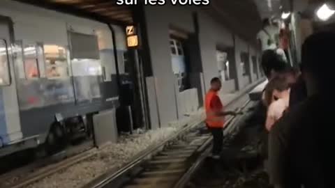 Passengers were evacuated from RER B and D in Paris