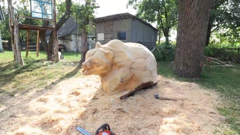 REAL SIZE WOODEN BEAR, amazing chainsaw wood carving