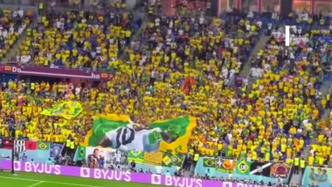 Brazil players and fans paying tribute to Pele as Neymar brought this banner