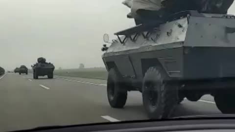 Footage claims to show Serbian forces moving towards border