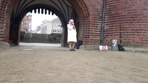 Frauen Bustour Demo in Lübeck mit Eva Rosen und Sandra Wpunkt am 06.12.2020