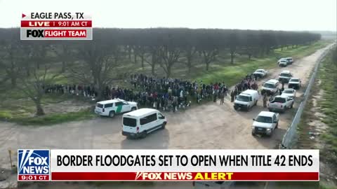 Fox News cameras catch massive groups of migrants crossing into Texas (50k)