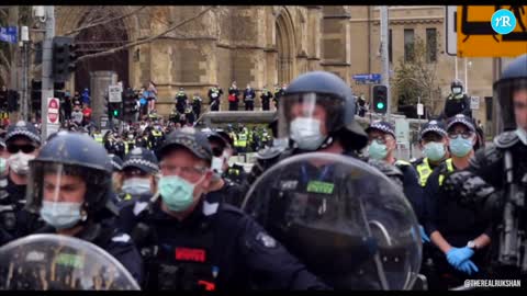 Melbourne rally 21st August 2021 feature police with guns