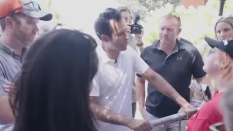 WATCH: A “pan-sexual” reporter tries to bait Vivek Ramaswamy at the Iowa State Fair