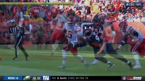 Patrick Mahomes flips it to Jerick McKinnon for INSANE improv TD