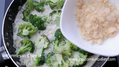 Keto Broccoli in Mozzarella and Parmesan Sauce