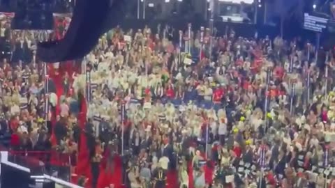 RNC STARTS WITH CROWD CHANTING FIGHT FIGHT FIGHT ✊✊👑🦁❤️🙏😎🇺🇲🧱🧱🧱