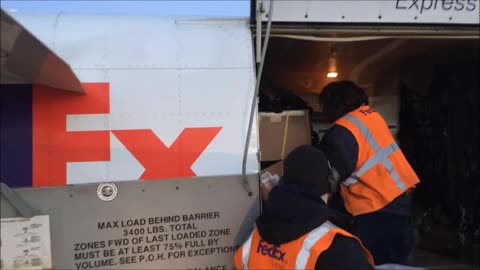 Cessna Caravan loading FedEx Express