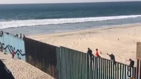 Caravan members scaling border fence in San Diego