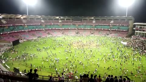 Incredible cricket stadium war !