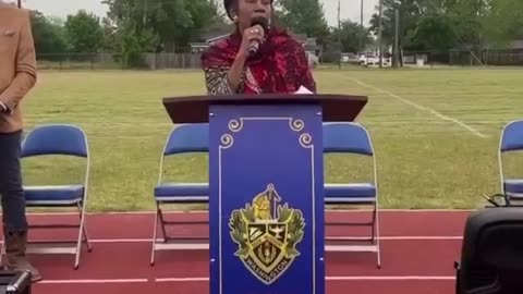 Sheila-Jackson-Lee racconta agli studenti che la luna è un pianeta costituito prevalentemente da gas