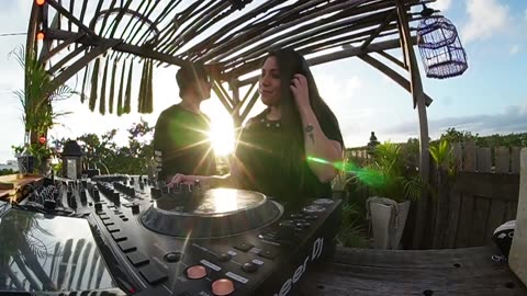 Catalina Gamboa & Sintic _ Minimal Deep Tech Sunset