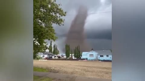 MONSTER TORNADO RIPS THROUGH CENTRAL ALBERTA ALL CAUGHT ON DRAMATIC VIDEO 🌪️