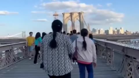 Walking the Brooklyn Bridge New York USA🇺🇸