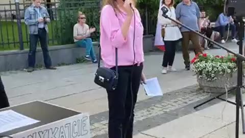 Dr Anna Martynowska i inni mówcy na pikiecie „Stop Zamknięciu”. Radom 12.09.2021.