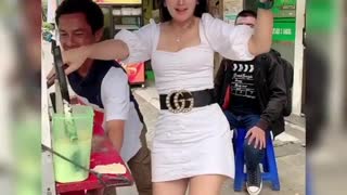 Tukang Gorengan Cantik