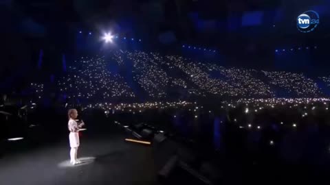 girl sang "Let it go" from Frozen in a #Kyiv bunker, sang at a charity event in Poland for Ukraine