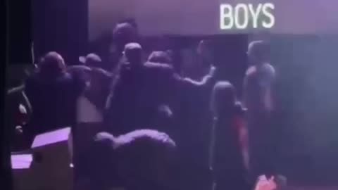 HOMIXIDE GANG JUMPS SUMMRS ON STAGE!!! (FIGHT)