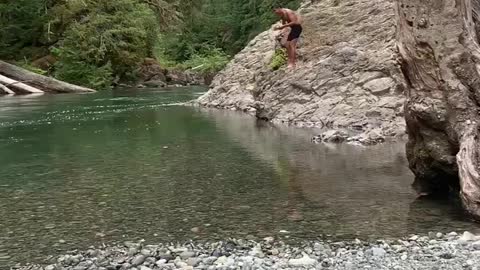 I jumped in a 30° cold river