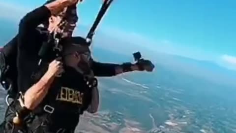 Tandem parachute jump