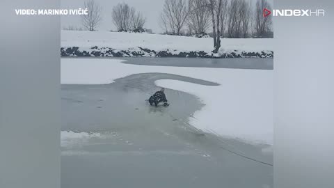 Video koji vraća vjeru u ljude: Vukovarski vatrogasci iz zaleđene rijeke spasili psa