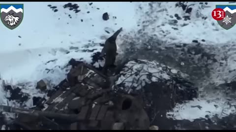 "Russian soldier preparing for hand-to-hand combat"–Drone chases Russian seeking to survive in cold